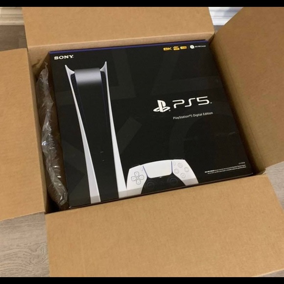 digital ps5 with control - Picture 2 of 3